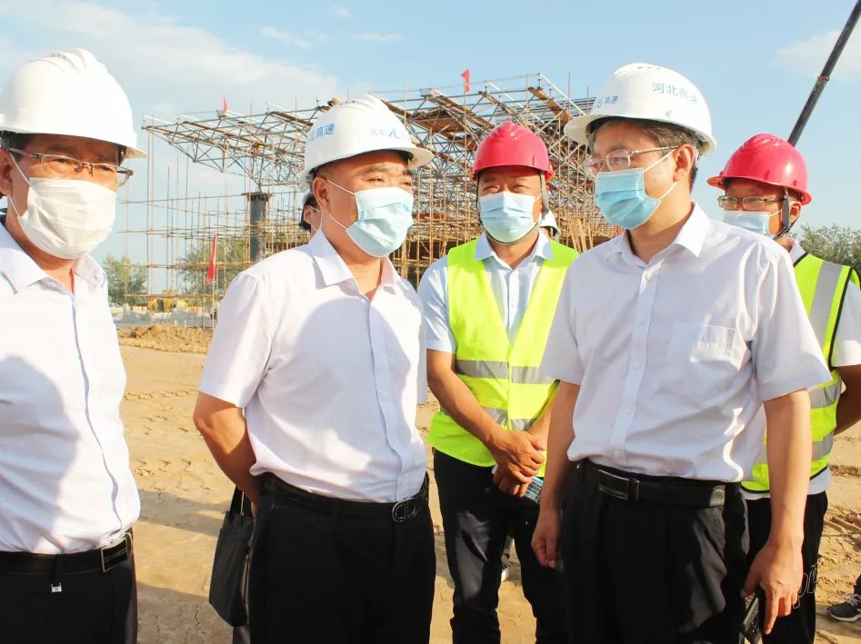 河北高速集團黨委副書記、副董事長、總經理楊榮博深入石家莊東、石家莊南收費站改建工程項目檢查工作